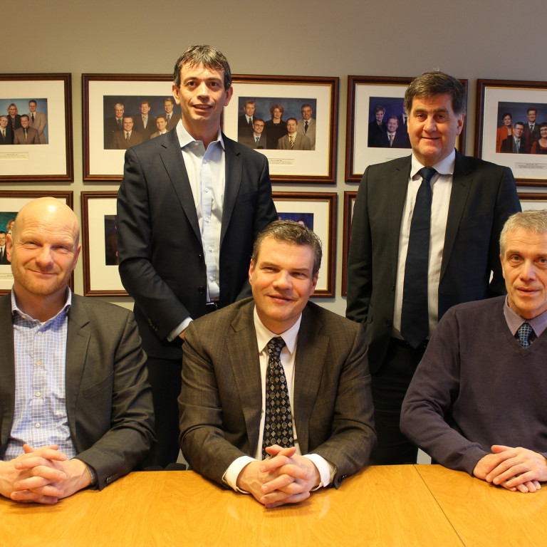 Sitjandi frá vinstri: Páll Ríkharðsson, H.Ágúst Jóhannesson formaður FLE, Einar Guðbjartsson. Standa…