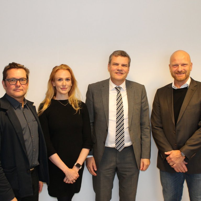 Myndin er tekin við undirskrift vegna styrkjanna. Á myndinni eru frá vinstri: Kristinn frá Vitvélast…